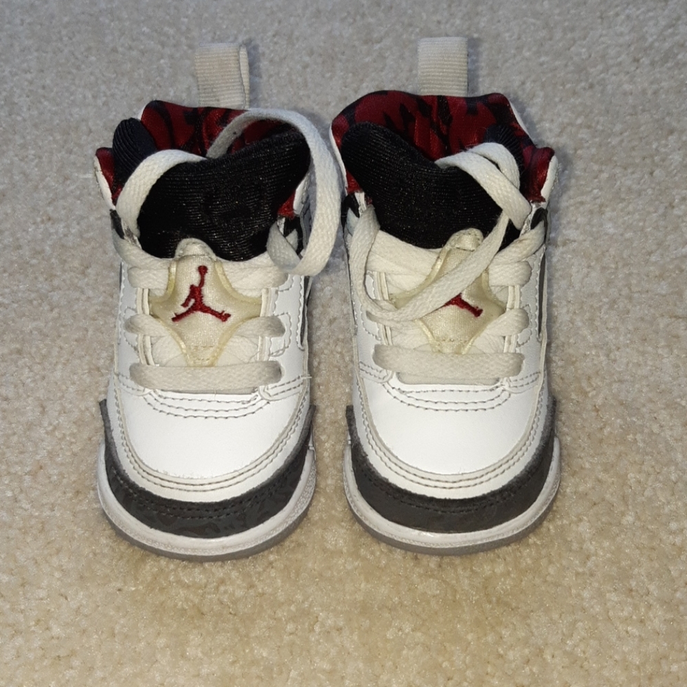 Jordan Retro Toddler sneakers